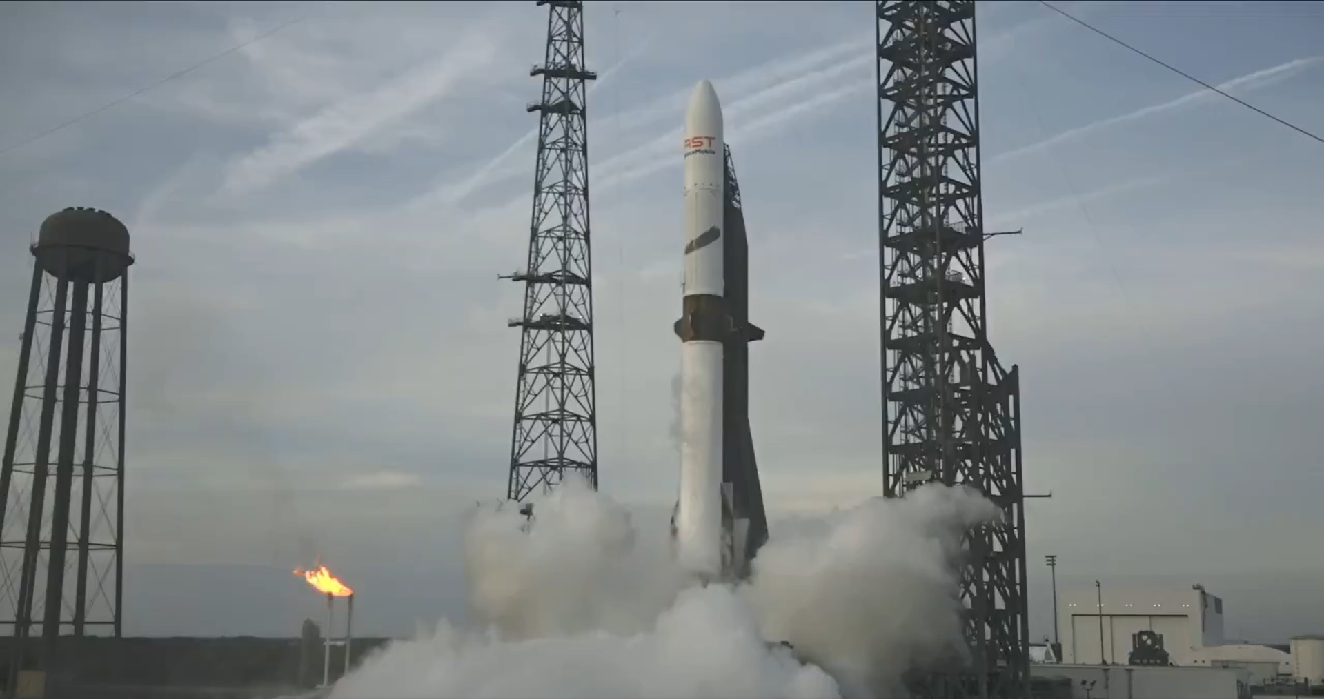 Blue Origin, reușită istorică: Motorul New Glenn, refolosit. SpaceX, pusă la încercare