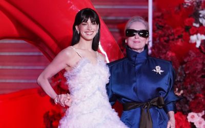 Hathaway și Streep, „semne diabolice” pe covorul roșu?