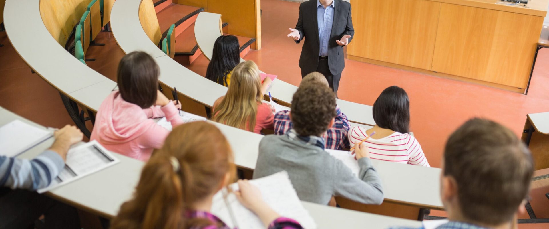 Bani Guvernamentali pentru Studenți: Până la 2.550 lei Lunar. Cine se Califică?