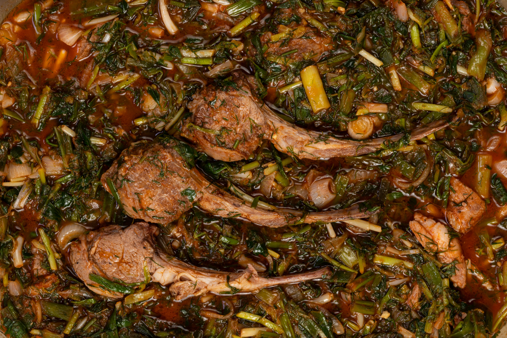 Stufat de miel, aroma copilăriei: Rețeta bunicii pentru masa de Paște