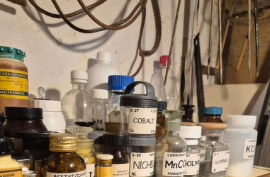 Tânăr din Galați, reținut după experimente chimice periculoase. Polițiștii, șoc!