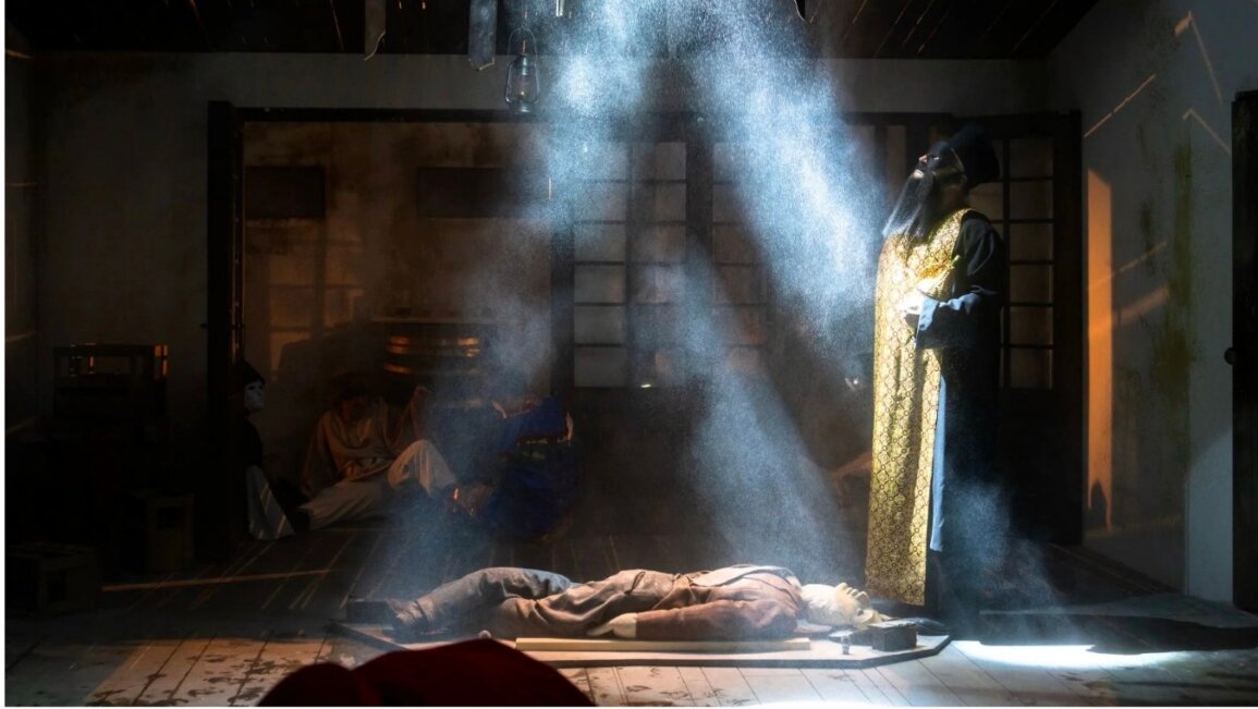 Tavan peste actor la Teatrul Național Iași: Al doilea incident, pericol real