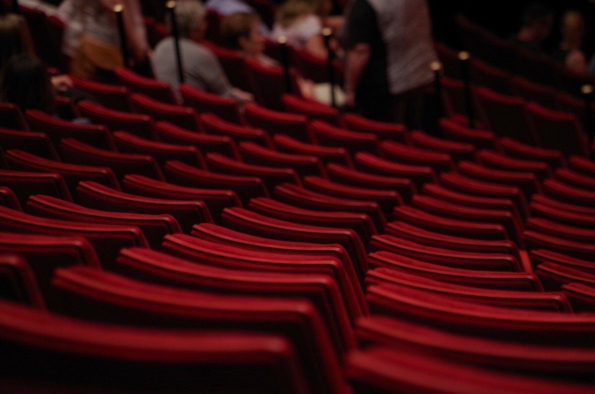 Jocurile de noroc, pe scena Teatrului de Nord din Cluj: Șase actori, fără bani