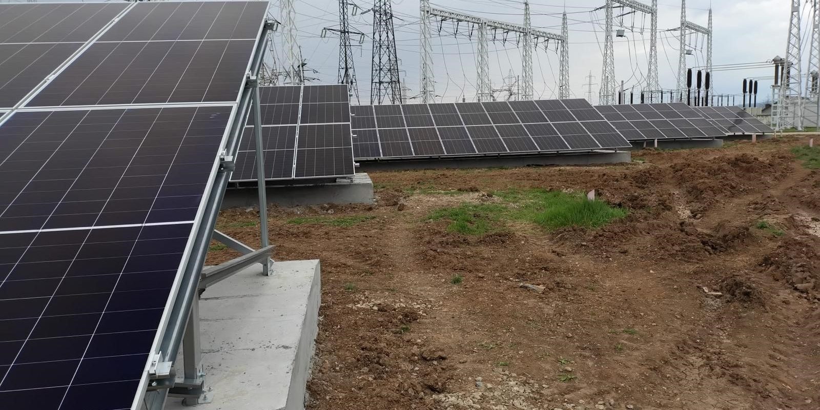 Transelectrica, pas important spre verde: Panouri solare, mentenanță RET modernă