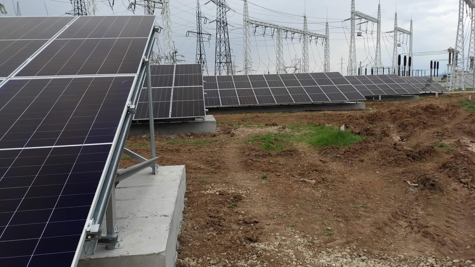 Transelectrica, pas important spre verde: Panouri solare, mentenanță RET modernă