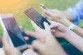 Telefoanele mobile, OUT din școli: Țara cu 1 milion+ de români dă tonul!