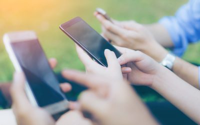 Telefoanele mobile, OUT din școli: Țara cu 1 milion+ de români dă tonul!