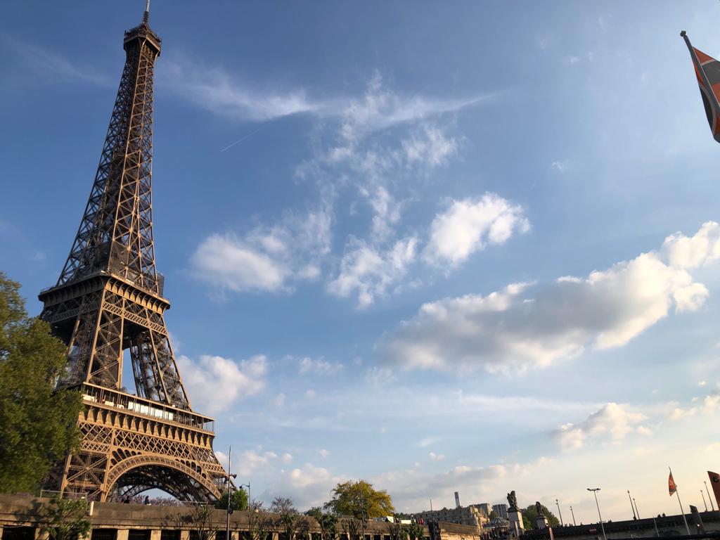 Parisul renunță la mașini: Cum străzile au devenit paradisul bicicliștilor