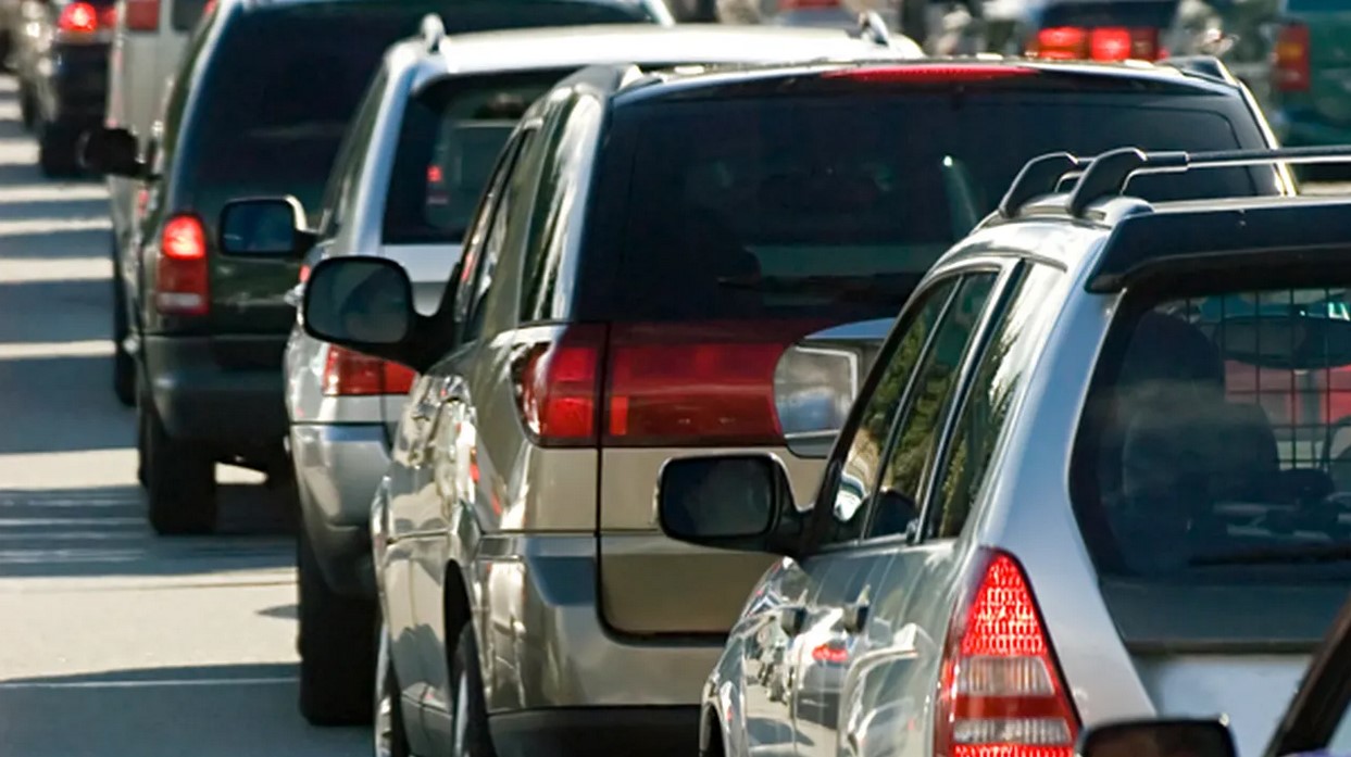 Aglomerație infernală pe A1 și DN1: Weekendul începe cu mari probleme în trafic