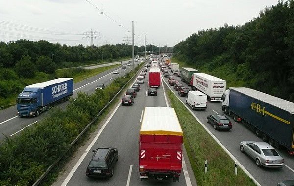Pasagerii, tot mai puțini: Transportul rutier scade, mărfurile cresc ușor în 2025