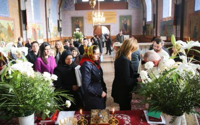 De ce se târăsc românii pe sub masă în Vinerea Mare? Tradiții vechi