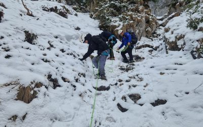 Doi turiști, salvați de jandarmi în Masivul Piatra Craiului