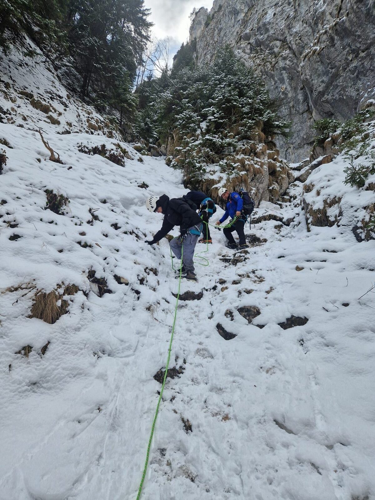 Doi turiști, salvați de jandarmi în Masivul Piatra Craiului