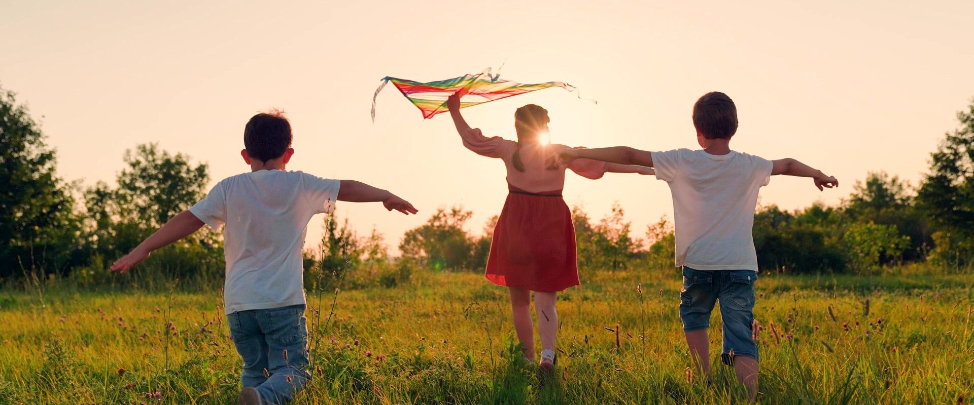 De ce verile copilăriei păreau veșnice? Misterul din spatele amintirilor