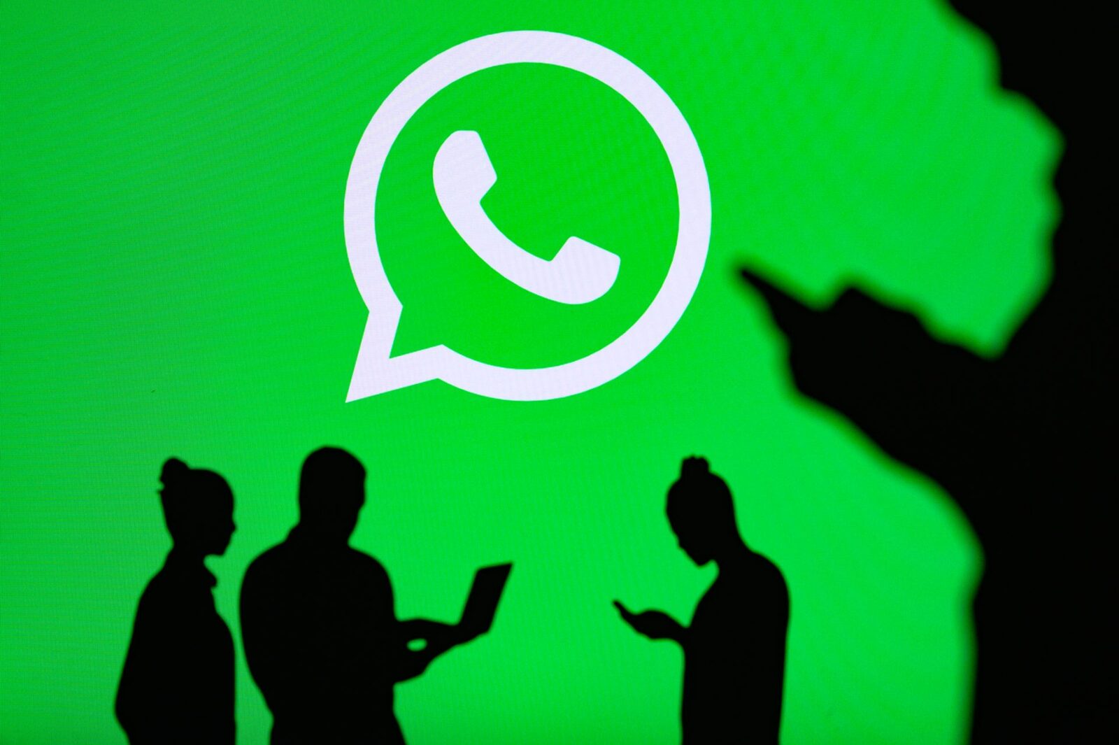 Comisia Europeană, NU de acord cu taxarea AI pe WhatsApp