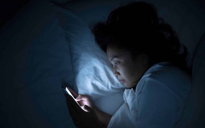 Obiceiul de noapte care zguduie România: Ce fac tot mai mulți români?