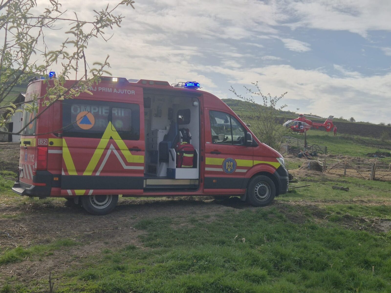 Grav accident la Cluj: Un bărbat, rănit de un utilaj agricol, transportat cu elicopterul SMURD