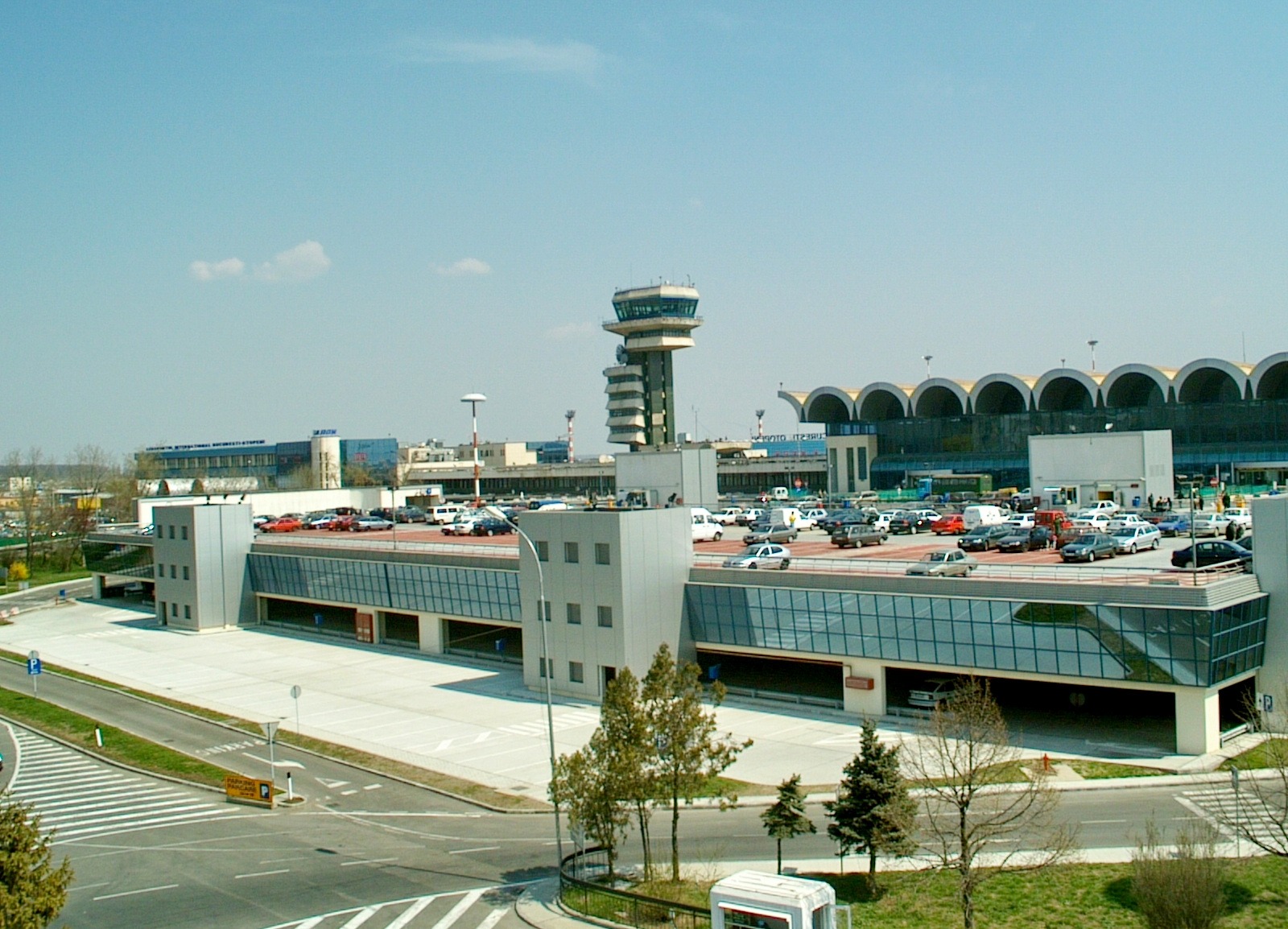 Se închid etaje din parcarea Otopeni: Schimbări majore pentru transport și ride-sharing