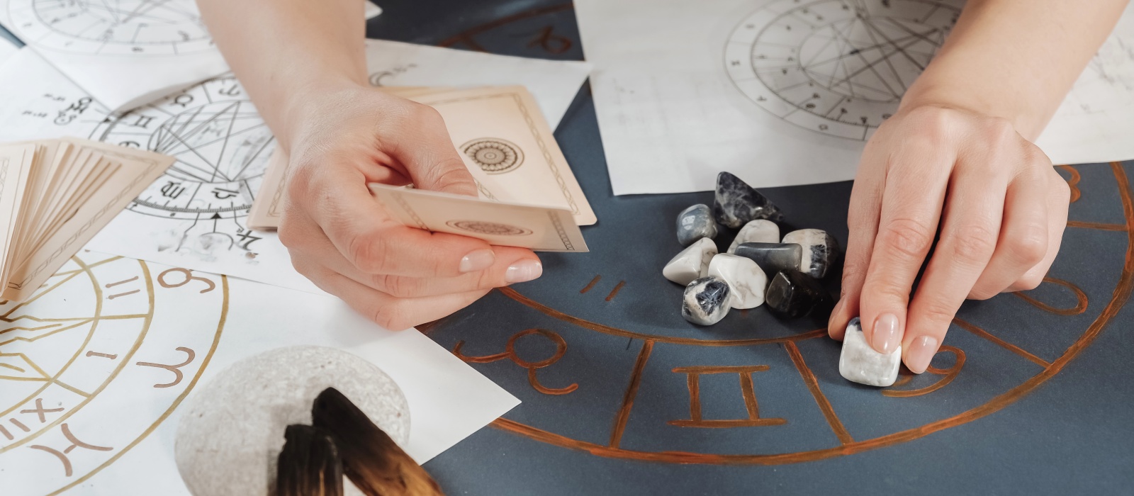 Zodii norocoase până la Paște: Schimbări neașteptate le bat la ușă