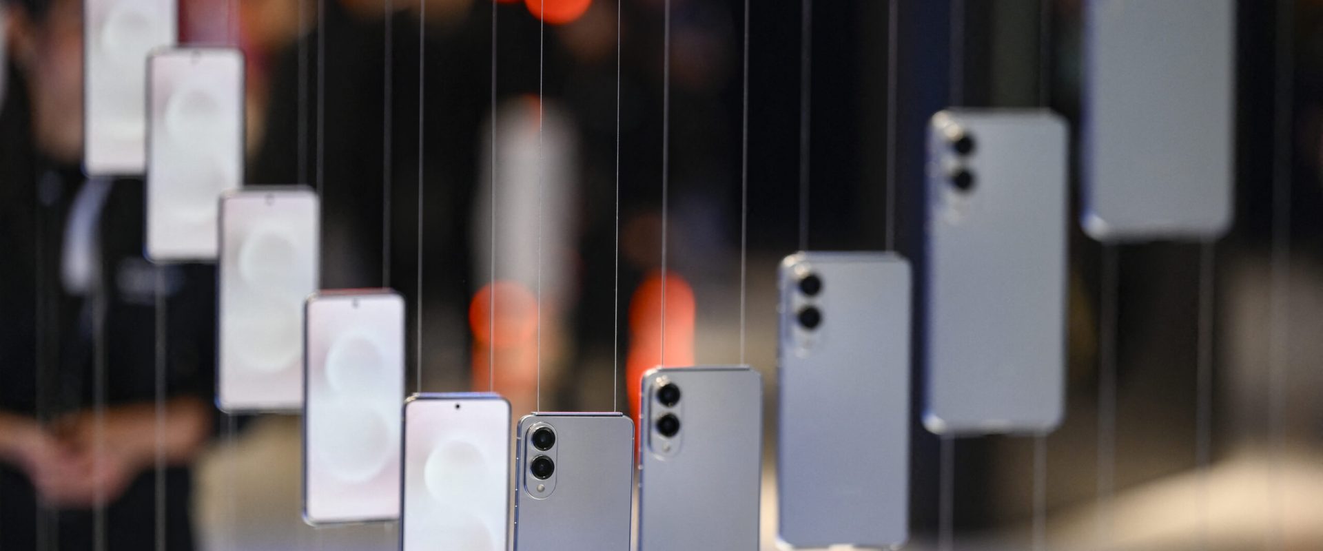 Baterie la 30%? Panica! Românii verifică obsesiv telefoanele