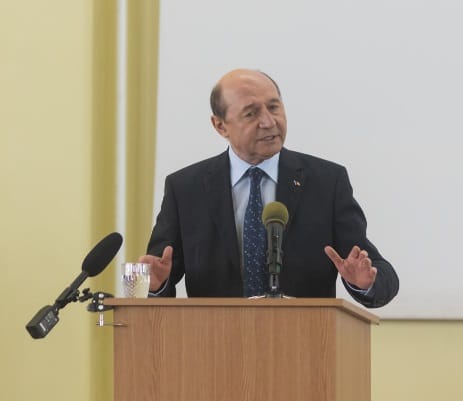 Băsescu cere resuscitarea coaliției: „E singura soluție, chiar dacă e moartă”