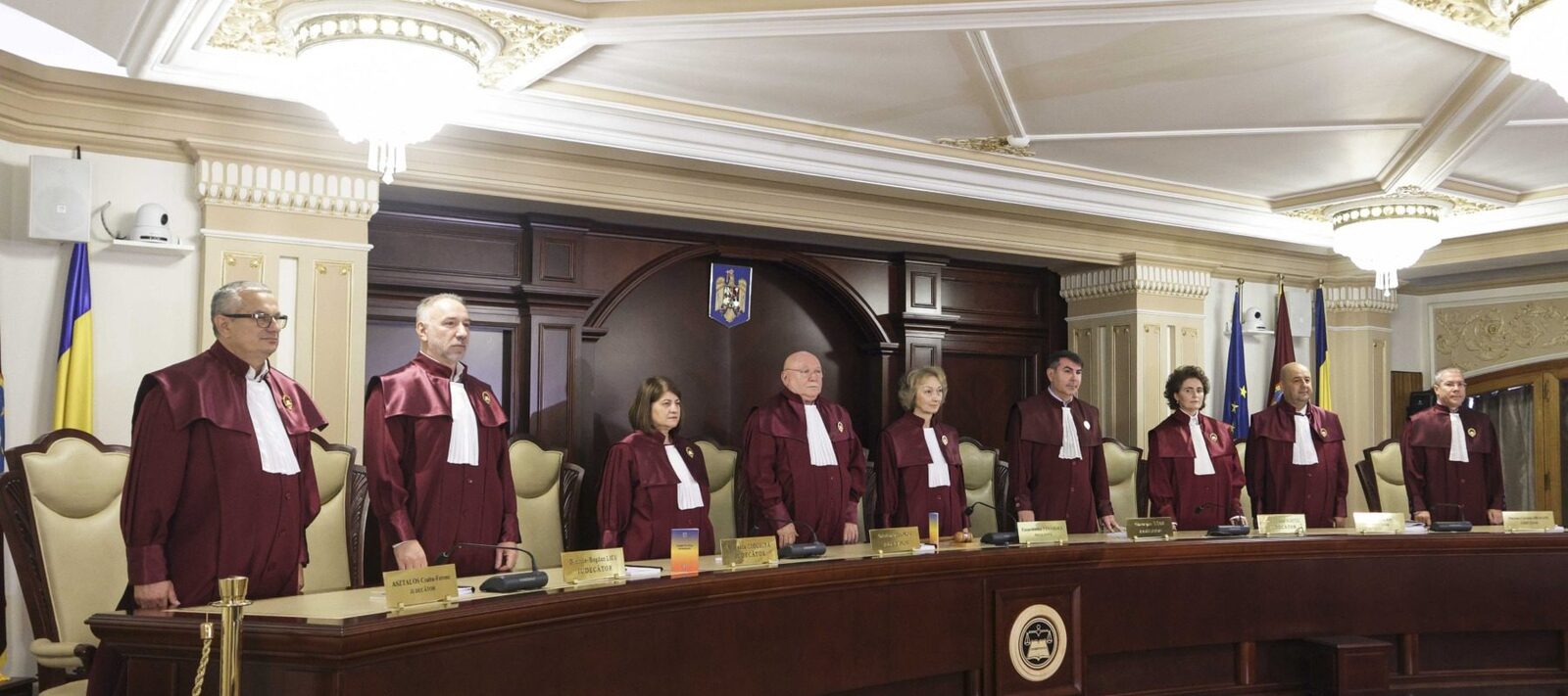 Curtea Constituțională a respins, ca indamisibilă, excepția prin care i s-a cerut să interpreteze ce înseamnă „activitate juridică sau în învățământul superior juridic”