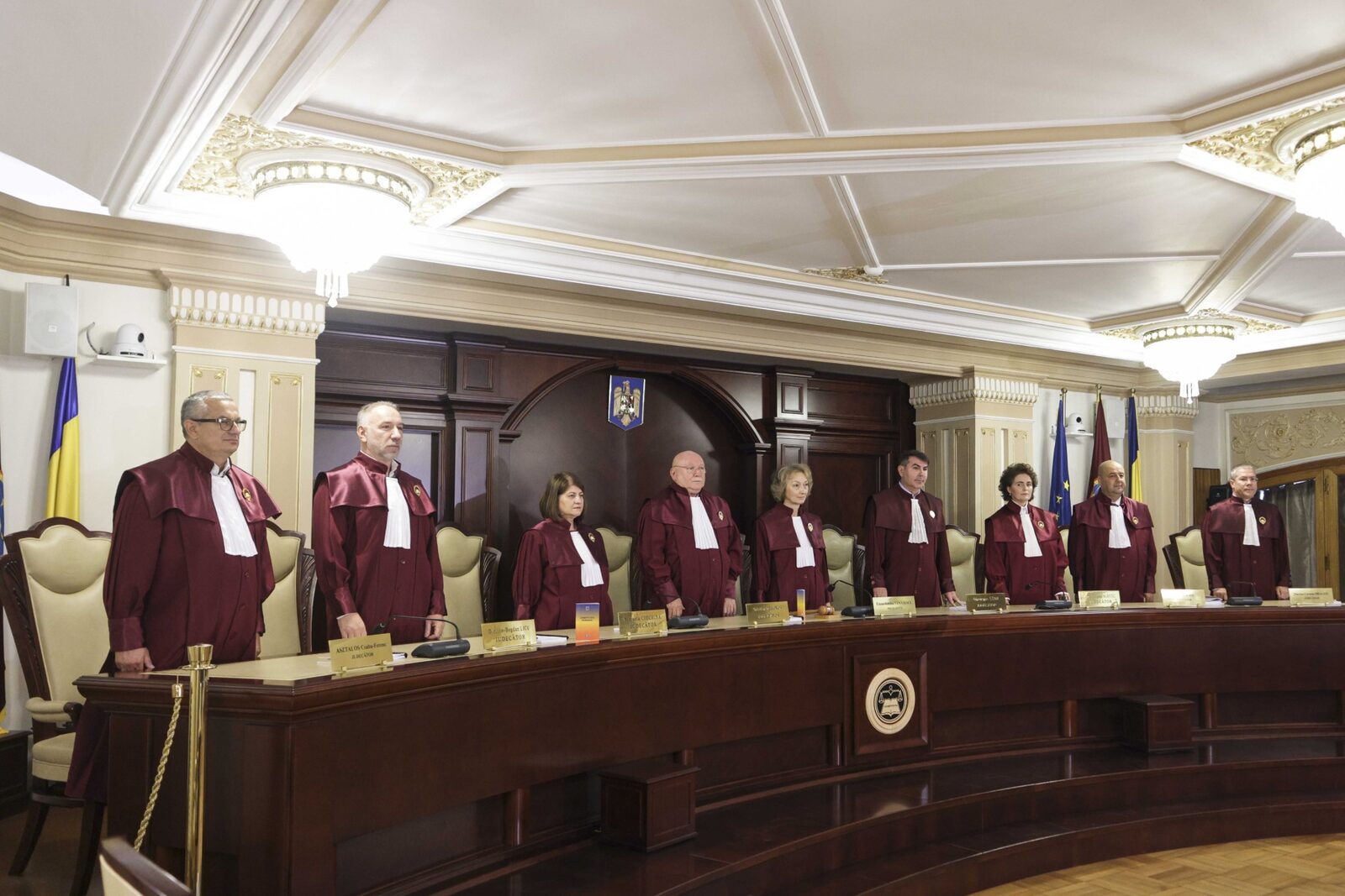 Curtea Constituțională refuză să clarifice ce e „activitate juridică”