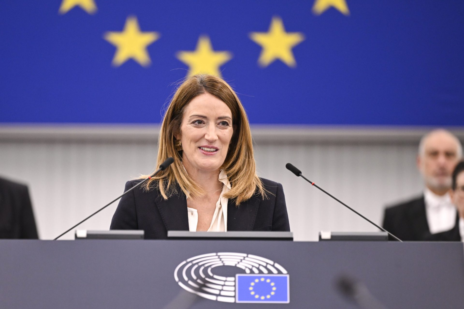 Președinta Parlamentului European, informată despre criza din România la Erevan