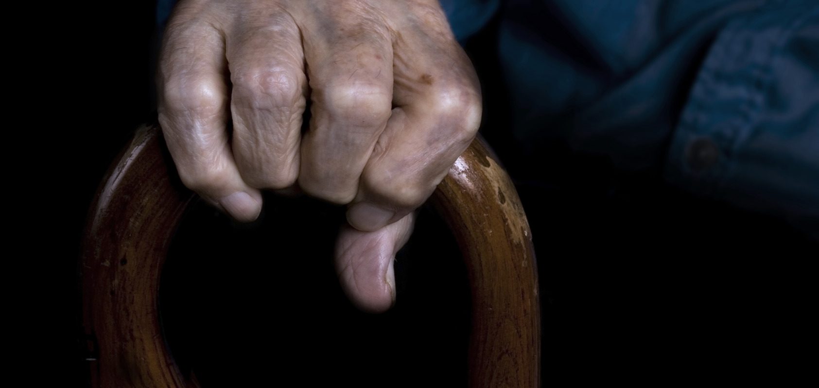 Bătrân de 91 de ani, reținut în București pentru agresiune sexuală asupra minorilor