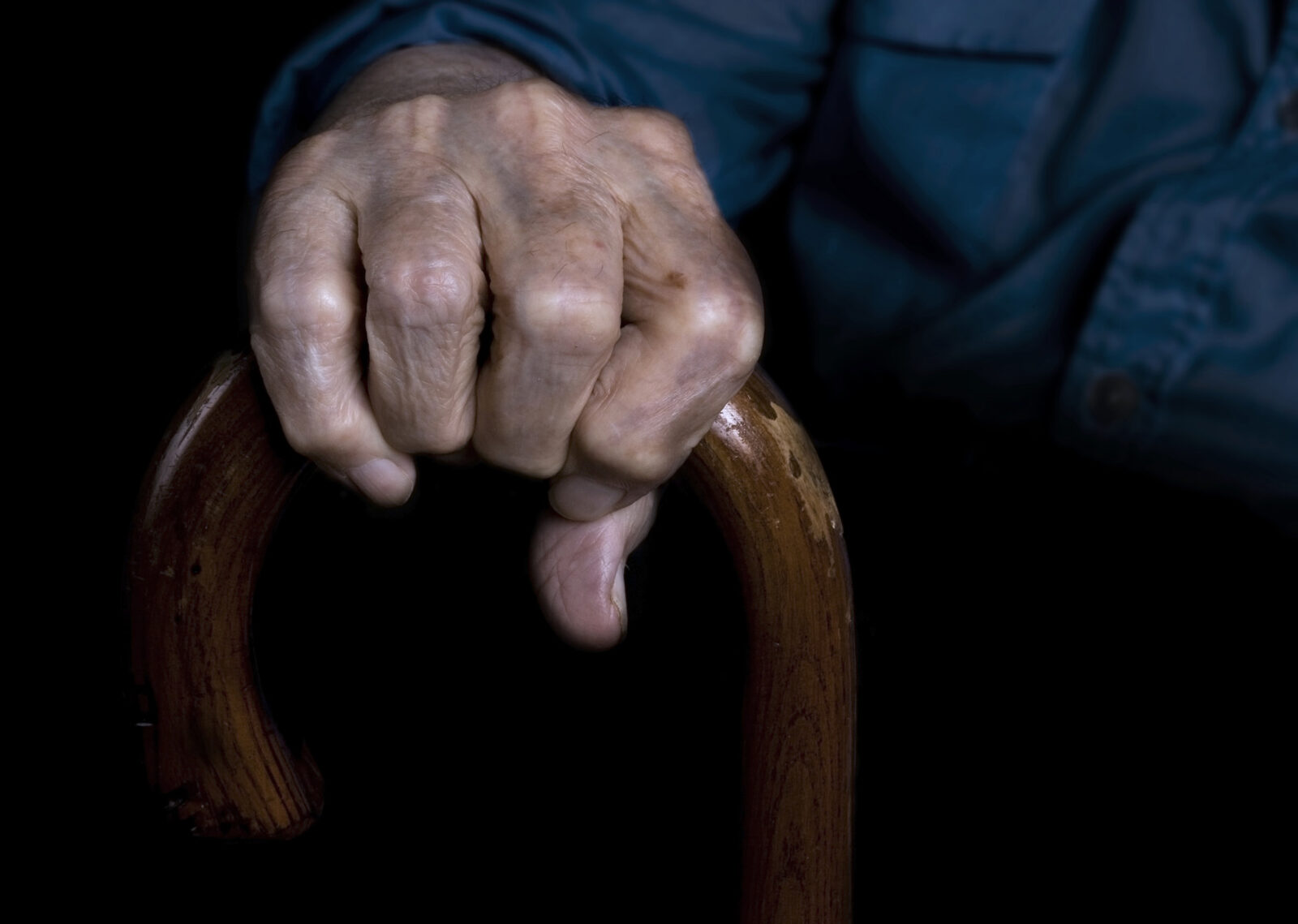 Bătrân de 91 de ani, reținut în București pentru agresiune sexuală asupra minorilor