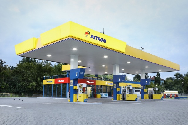 Motorina s-a ieftinit la OMV și Petrom, dar benzina s-a scumpit