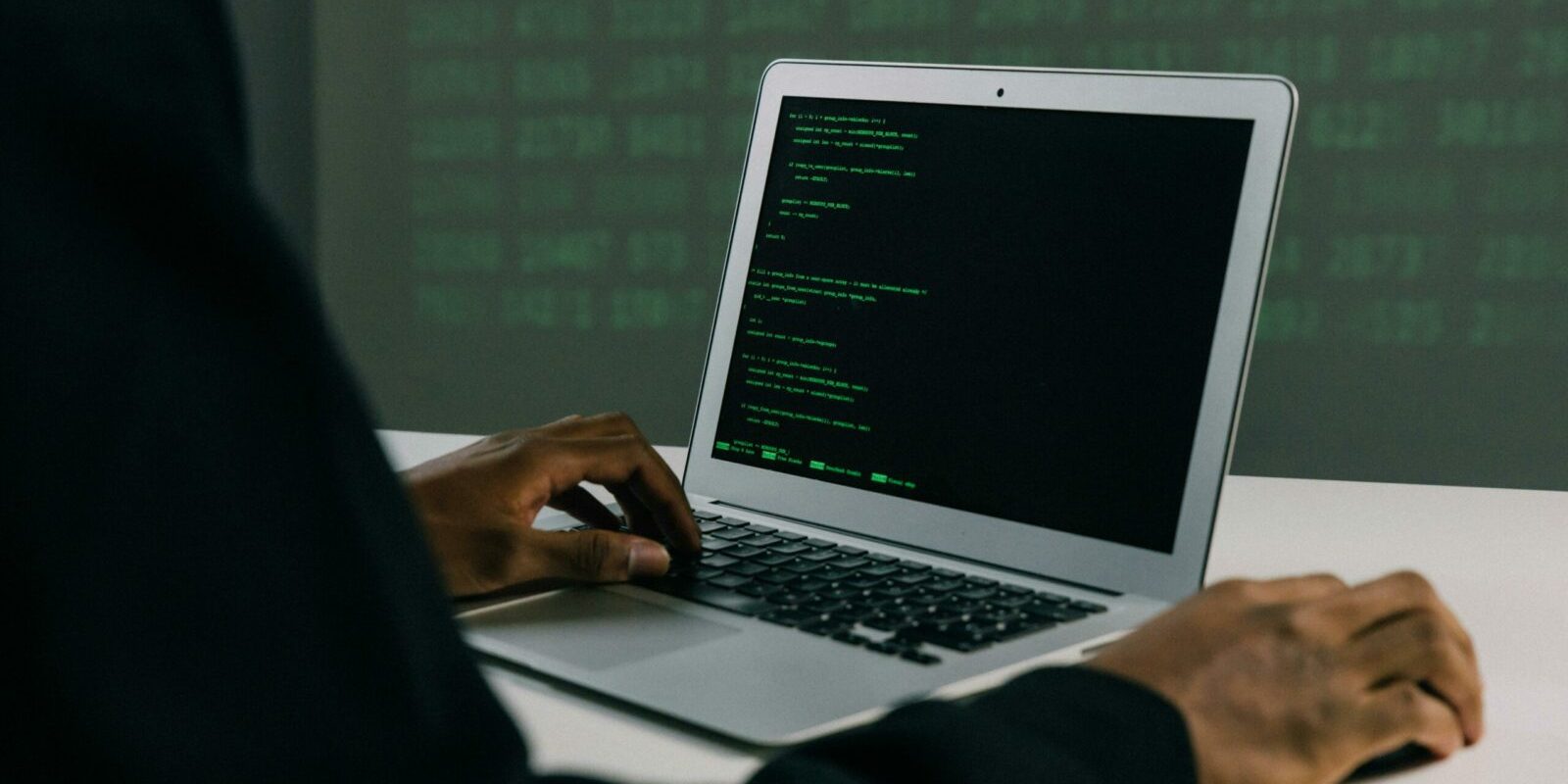 Google, victima unui atac cibernetic masiv: IA, în spatele complotului
