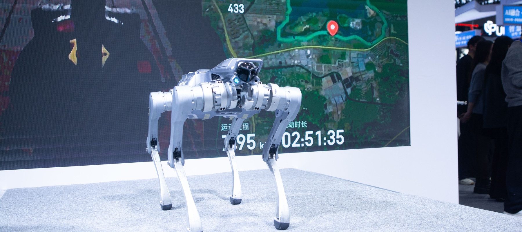 Robocâinele spion din China: Omul cumpărător, raportat de câine!