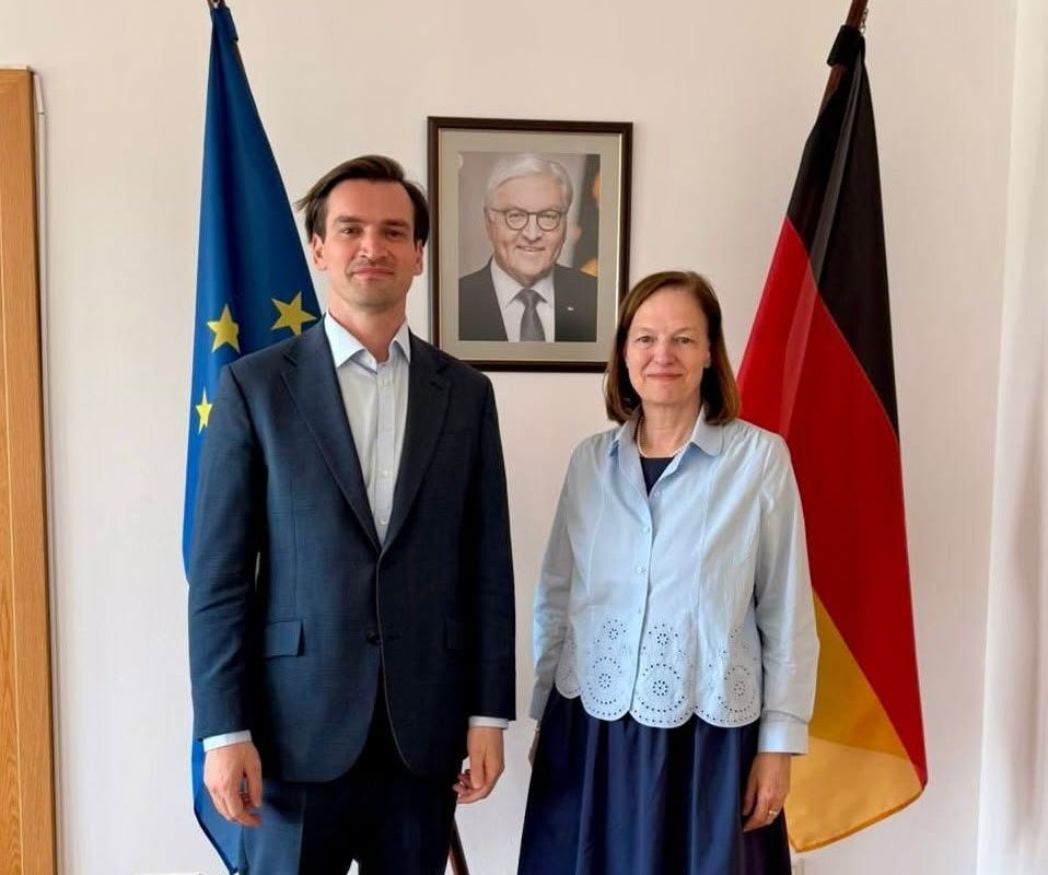 Angela Ganninger, ambasadoarea F, discuții cruciale