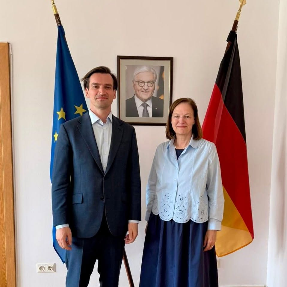 Angela Ganninger, ambasadoarea F, discuții cruciale