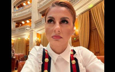 Șoșoacă, din nou în scandal: Parlamentar pleacă din grupul său, acuză umilința