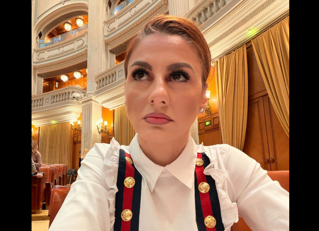 Șoșoacă, din nou în scandal: Parlamentar pleacă din grupul său, acuză umilința