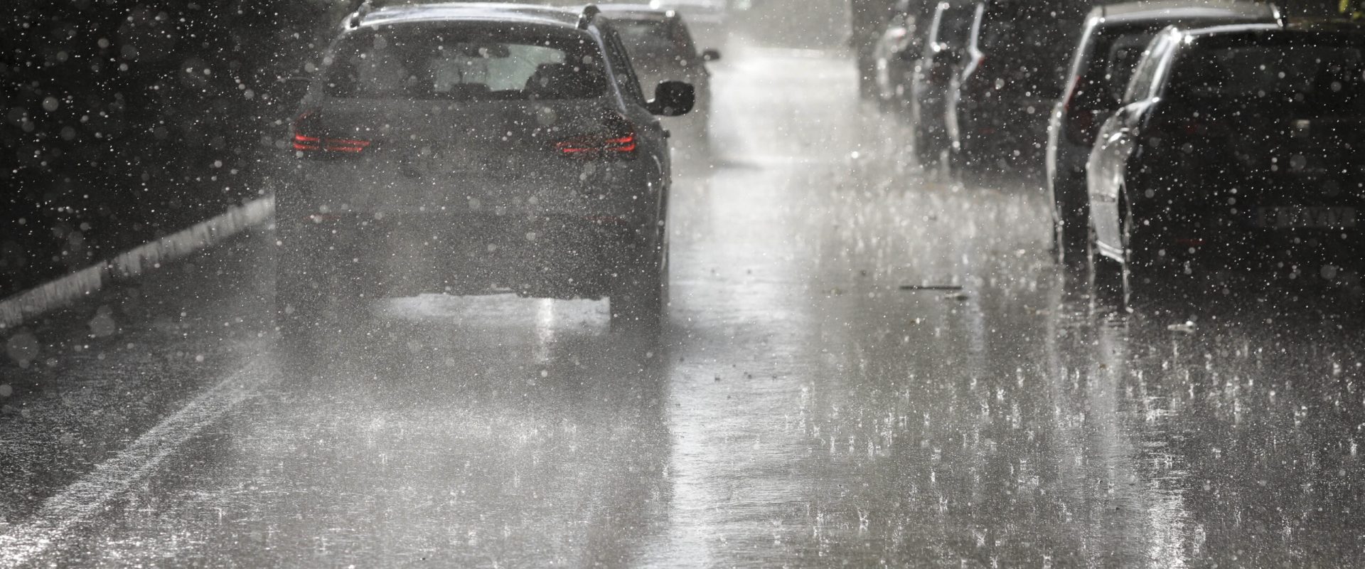 Ploi torențiale, grindină de 4 cm în Nord-Estul Bucureștiului