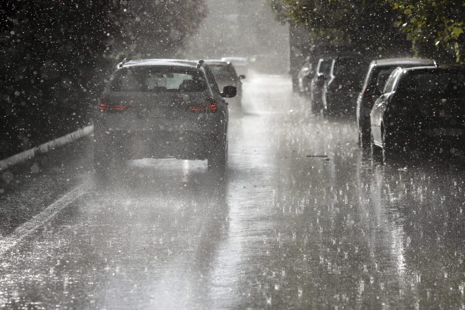 Ploi torențiale, grindină de 4 cm în Nord-Estul Bucureștiului