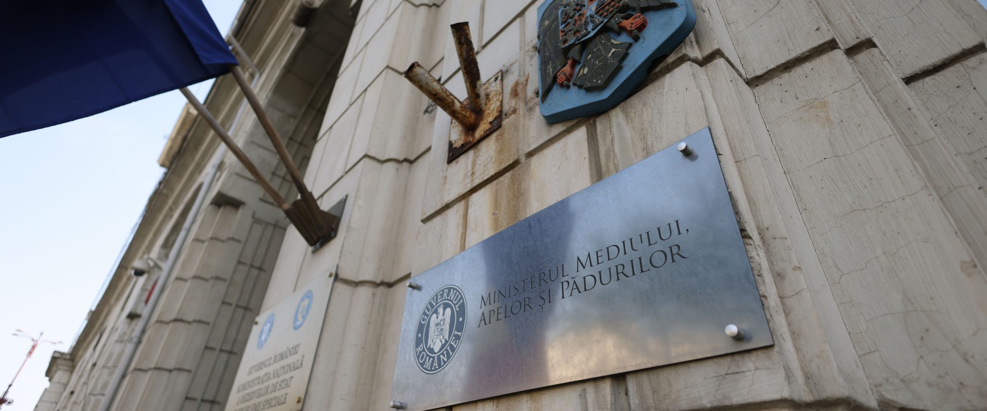 Ministerul Mediului: Plângere penală pentru dejecții în lacul Crețuleasca