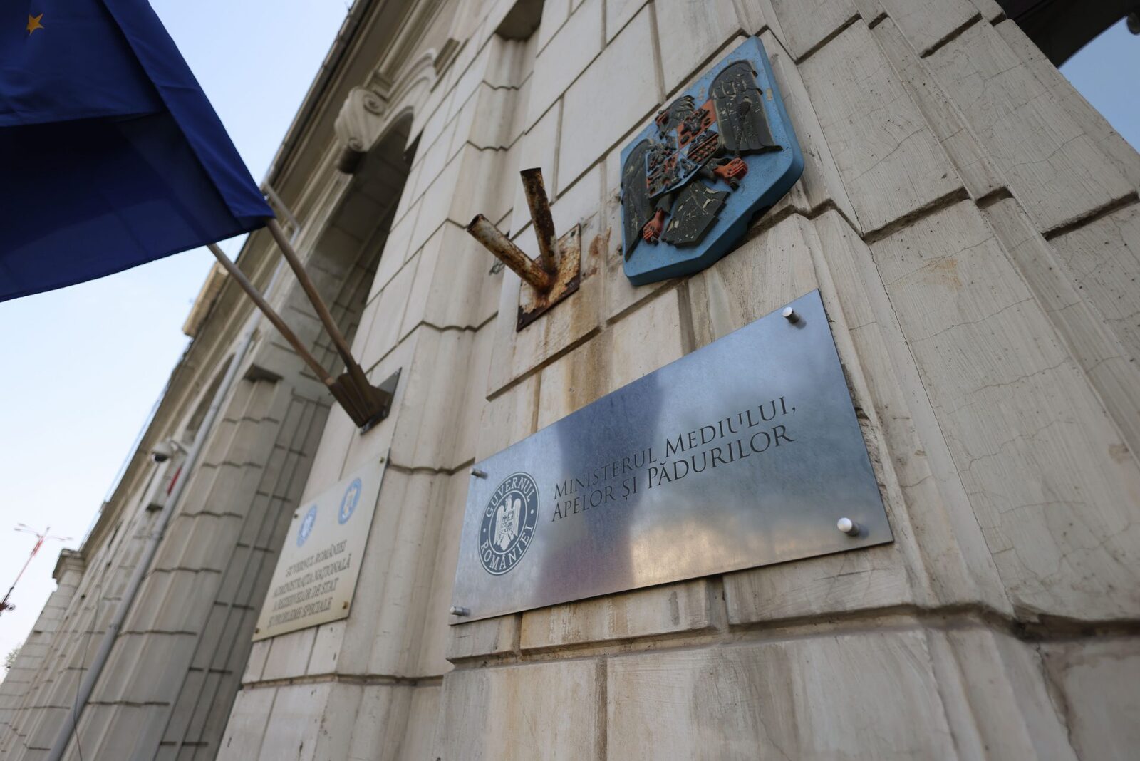 Ministerul Mediului: Plângere penală pentru dejecții în lacul Crețuleasca