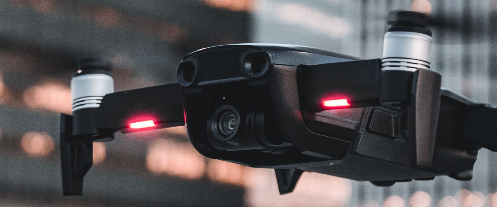 Europarlamentarii aprobă bani rapizi pentru drone și AI militar