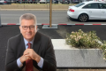 Pandele: Bănci exotice la 1000€/bucată, primărie falimentară
