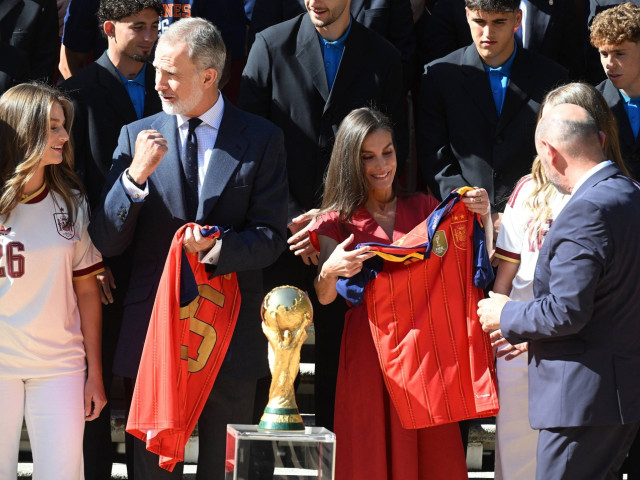 Yamal, gest RARE în fața Regelui Felipe VI