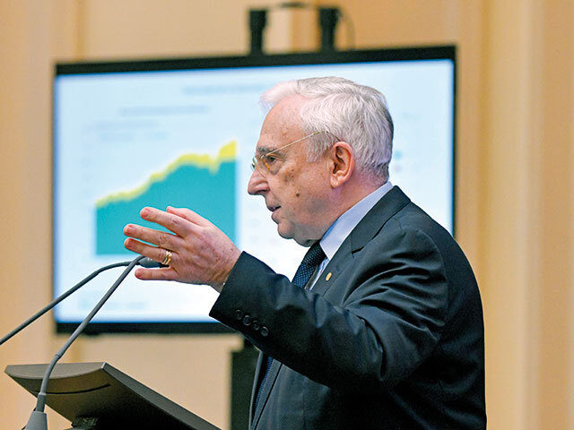 ISĂRESCU: Dobânzi mai mici la început de 2027, economie în platou