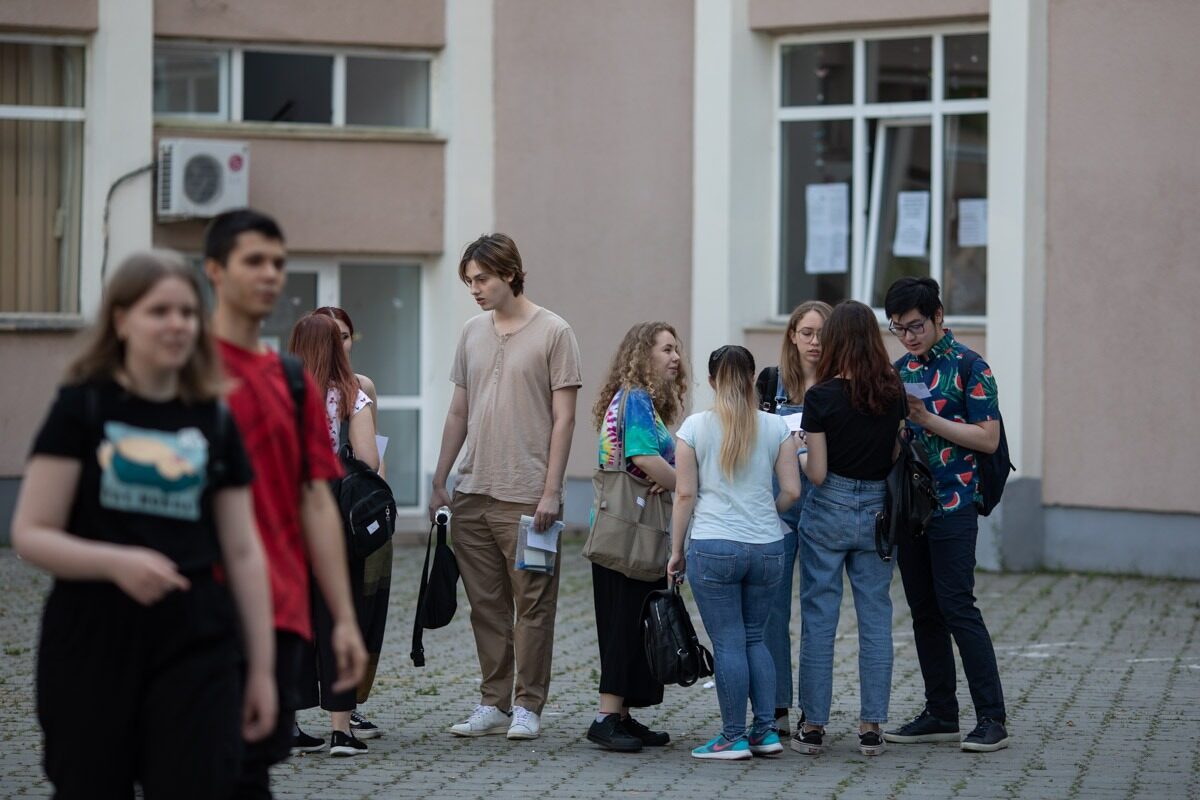 Bac 2026: Azi elevii dau examenul la Matematică sau Istorie