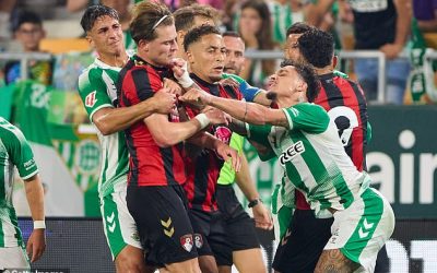 Antony, eliminat într-o bătaie generală pe teren. Un jucător de la Betis, roșu