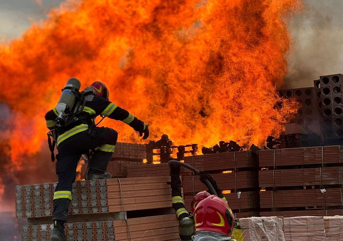 Incendiu la Năvodari: Fum dens, RO-Alert în zonă