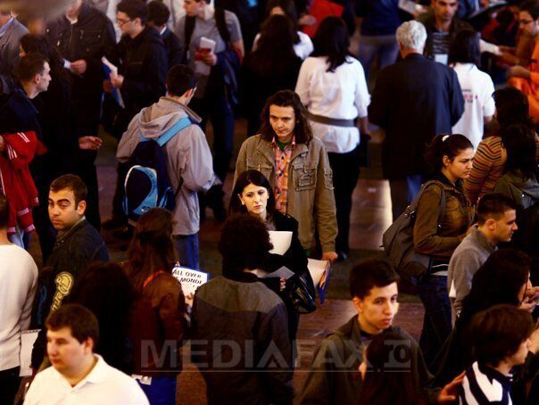 Tinerii, șomaj și AI: E mai greu să găsești job în România