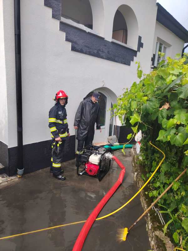 Borșa sub asediu: Pompierii intervin după furtuna puternică din Maramureș